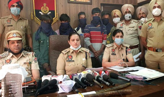 Police officials addressing the media after the arrest of the thieves at Sohana police station in Kharar, Mohali on Monday. (HT Photo) Police officials addressing the media after the arrest of the thieves at Sohana police station in Kharar, Mohali on Monday. (HT Photo)
