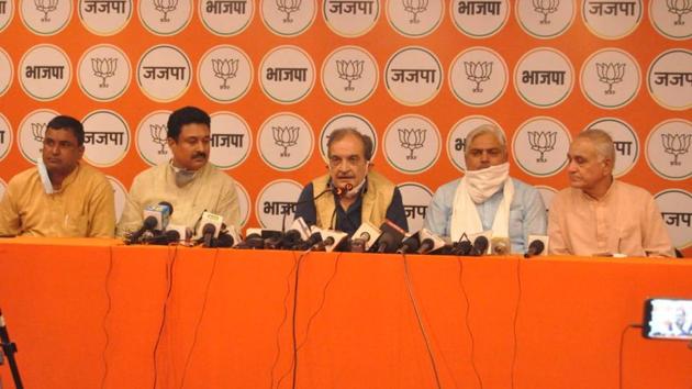 Senior BJP leader and former Union minister Birender Singh during his visit to Sonepat’s Gohana on Tuesday.(HT Photo)