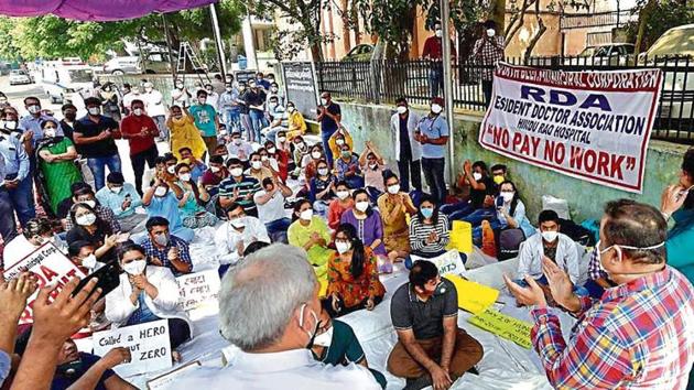 Doctors of Hindu Rao hospital on strike; Mayors of the three MCDs stage a sit-in protest outside the CM’s residence.