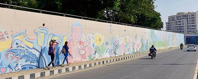 The graffiti project was started in 2016 by the then MC commissioner Ghanshyam Thori and several parts of the city, including Lodhi Club railway underpass, Jalandhar bypass, National road, Lakkar bridge, railway station road among other areas, were beautified.(GURPREET SINGH/HT)