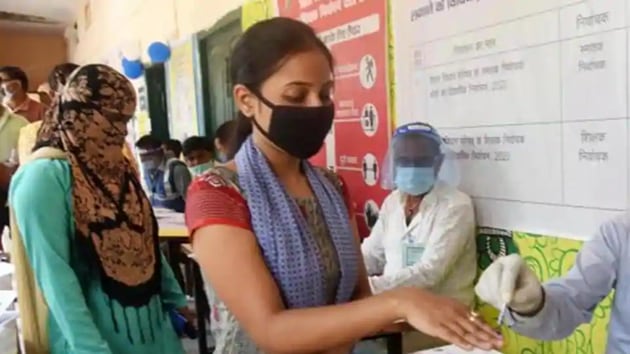 Out of the total votes registered (141,049), 53.88% were of men and 46.11% were of women.(Santosh Kumar/HT Fille Photo) Out of the total votes registered (141,049), 53.88% were of men and 46.11% were of women.(Santosh Kumar/HT Fille Photo)