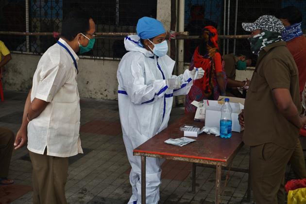 A health worker conducting testing at a Covid-19 testing center .(Praful Gangurde/HTPhoto) A health worker conducting testing at a Covid-19 testing center .(Praful Gangurde/HTPhoto)
