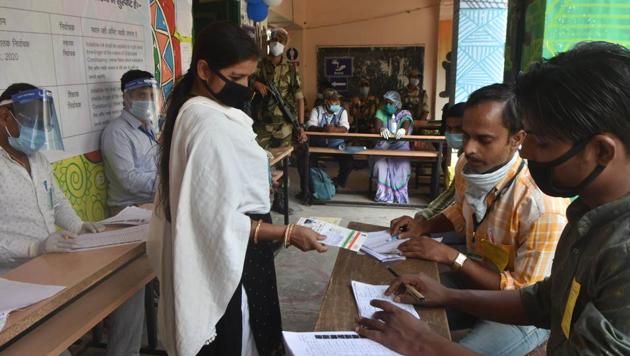 A voter presents identification documents during voting for Bihar Legislative Council elections at a polling centre at Miller High School in Patna, Bihar. (Parwaz Khan/HT File Photo) A voter presents identification documents during voting for Bihar Legislative Council elections at a polling centre at Miller High School in Patna, Bihar. (Parwaz Khan/HT File Photo)