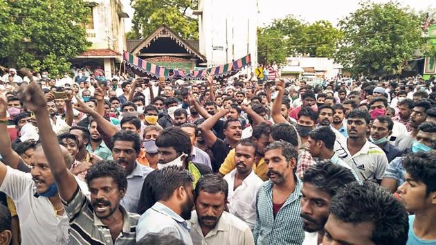 Villagers protesting against the custodial deaths of Jeyaraj and Bennicks at Sathankulam in Tuticorin district in June.(PTI File)