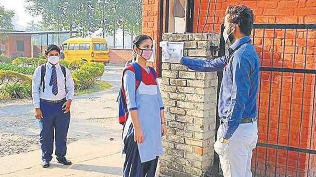 A student going through thermal screening at Doraha Public School in Ludhiana.(HT)