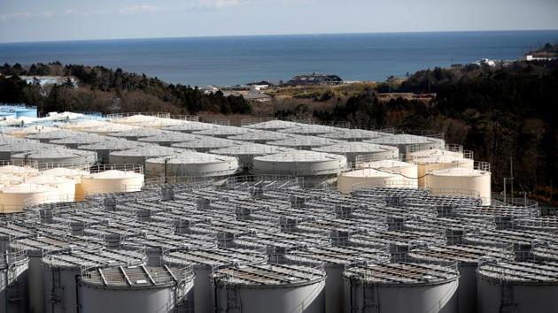 Storage tanks for radioactive water are seen at Tokyo Electric Power Co's (TEPCO) tsunami-crippled Fukushima Daiichi nuclear power plant in Okuma town, Fukushima prefecture, Japan.(REUTERS)