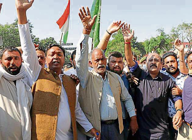 Activists of Peoples Democratic Party (PDPduring a rally against the central government in Jammu on Wednesday.(PTI)