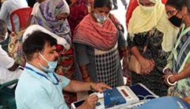 According to people familiar with the matter, nearly a 1000 cases of model code violations have been found in MP, whereas in Bihar cases are in the hundreds.(PTI) According to people familiar with the matter, nearly a 1000 cases of model code violations have been found in MP, whereas in Bihar cases are in the hundreds.(PTI)