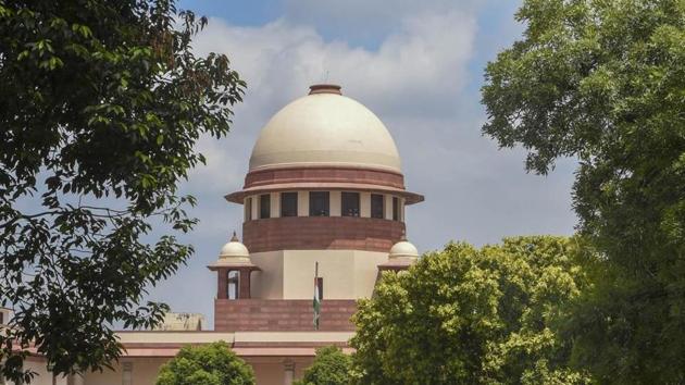 The Supreme Court stayed the Calcutta High Court order of September 29 asking the Delhi woman to appear in Kolkata while asking the petitioner to cooperate with the investigation.(PTI) The Supreme Court stayed the Calcutta High Court order of September 29 asking the Delhi woman to appear in Kolkata while asking the petitioner to cooperate with the investigation.(PTI)