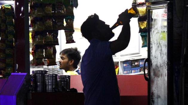 This is the first liquor tragedy in Odisha this year. Last year, four people in Bhadrak district had died after consuming spurious liquor during the assembly and Lok Sabha polls. (Image used for representation).(HT PHOTO.) This is the first liquor tragedy in Odisha this year. Last year, four people in Bhadrak district had died after consuming spurious liquor during the assembly and Lok Sabha polls. (Image used for representation).(HT PHOTO.)