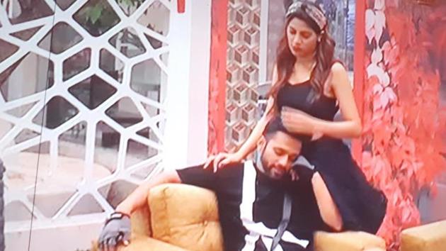 Bigg Boss 14 written update day 25: Rahul Vaidya was seen crying as he talked with Nikki Tamboli.