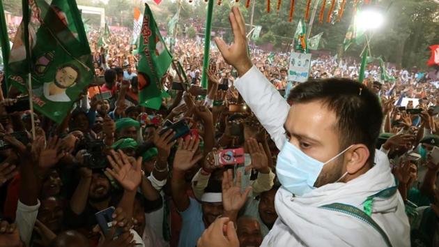 Anecdotal evidence suggests that Tejashwi Yadav is being able to leverage the anti-incumbency sentiment, though most opinion polls predict a comfortable win for the Nitish Kumar-led NDA(Santosh Kumar/ Hindustan Times)