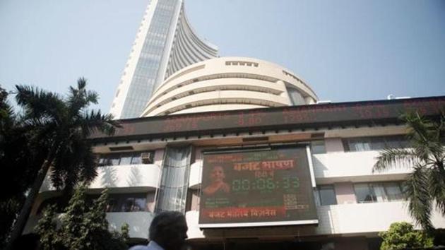 Market participants were also cautious ahead of the expiry of October derivatives contracts, traders said.(REUTERS) Market participants were also cautious ahead of the expiry of October derivatives contracts, traders said.(REUTERS)