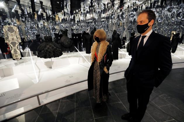Anna Wintour, editor-in-chief of Vogue, tours The Costume Institute's upcoming exhibition "About Time: Fashion and Duration" during a press preview at the Metropolitan Museum of Art in Manhattan in New York City, New York, U.S., October 26, 2020. (REUTERS)