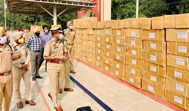 Police commissioner Rakesh Agrawal showing the seized consignment to the media in Ludhiana on Thursday. (Gurpreet Singh/HT) Police commissioner Rakesh Agrawal showing the seized consignment to the media in Ludhiana on Thursday. (Gurpreet Singh/HT)