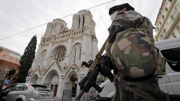 A French soldier stands in front of Notre-Dame church, where a knife attack took place, in Nice, France October 29, 2020.(Reuters photo)