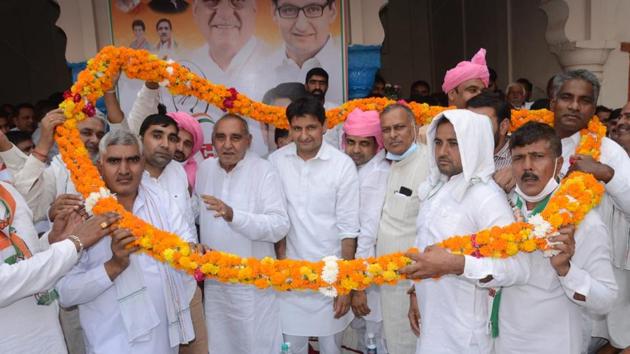 MP Deepender Singh Hooda campaigning for Congress candidate on Thursday. (HT photo) MP Deepender Singh Hooda campaigning for Congress candidate on Thursday. (HT photo)