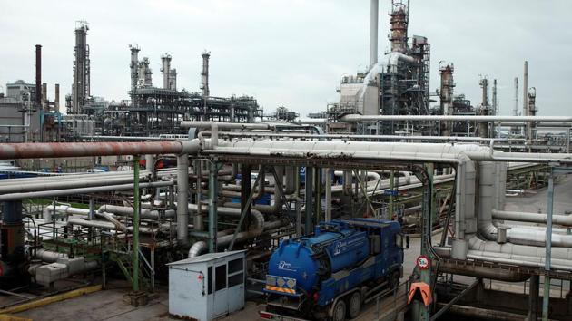 The refinery of Austrian oil and gas group OMV is pictured in Schwechat, Austria.(Reuters File Photo) The refinery of Austrian oil and gas group OMV is pictured in Schwechat, Austria.(Reuters File Photo)