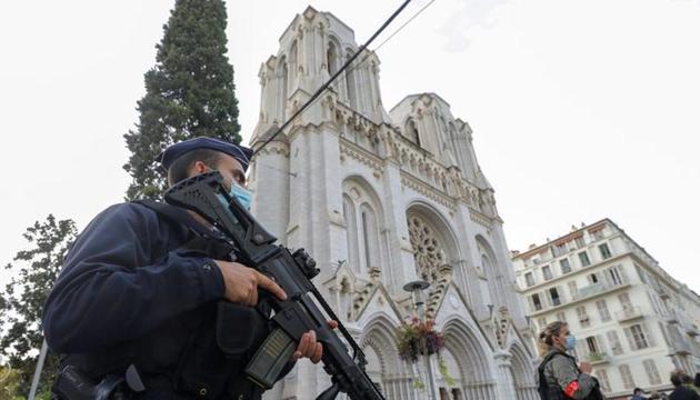 Emmanuel Macron has deployed thousands of soldiers to protect important sites such as places of worship and schools, and the country’s security alert is at its highest level. (Reuters photo) Emmanuel Macron has deployed thousands of soldiers to protect important sites such as places of worship and schools, and the country’s security alert is at its highest level. (Reuters photo)