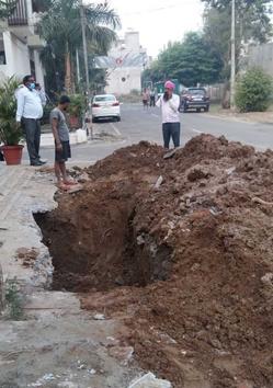 The dug up portion where sewerage and drinking water were getting mixed in SBS Nagar.(HT Photo) The dug up portion where sewerage and drinking water were getting mixed in SBS Nagar.(HT Photo)