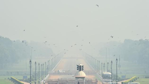 Pollution level in the national Capital is in very poor category at 7 am on Friday.(File photo)
