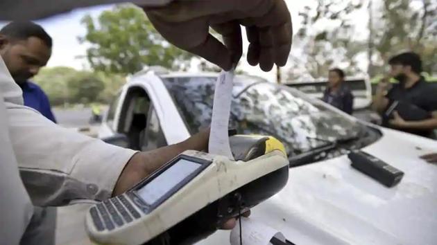 In the past, drivers in Delhi have been known to snatch or steal alcometers from the traffic police on being detected to be drunk while driving.(HT File Photo)