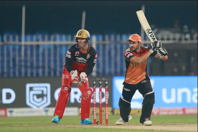 Manish Pandey hits a shot. (IPL/Twitter)