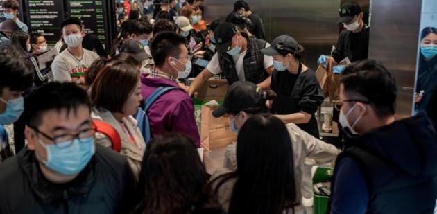 China’s services sector, which includes many smaller, private companies, had been slower to recover from the health crisis than manufacturing, but consumption stepped up in the third quarter.(AFP Photo) China’s services sector, which includes many smaller, private companies, had been slower to recover from the health crisis than manufacturing, but consumption stepped up in the third quarter.(AFP Photo)
