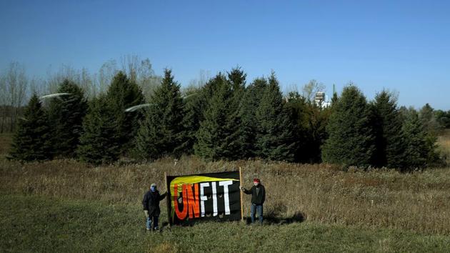 Two people demonstrate against US President Donald Trump outside a campaign rally at Rochester International Airport on October 30. According to Worldometer’s count, the US has 3,060,161 active Covid-19 cases to date and 235,212 people have succumbed to the infection across the country. (Chip Somodevilla / AFP) Two people demonstrate against US President Donald Trump outside a campaign rally at Rochester International Airport on October 30. According to Worldometer’s count, the US has 3,060,161 active Covid-19 cases to date and 235,212 people have succumbed to the infection across the country. (Chip Somodevilla / AFP)