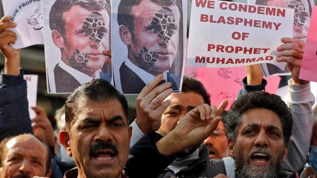 Kashmiri Muslims shout slogans during a protest against the publications of a cartoon of Prophet Mohammad in France and French President Emmanuel Macron's comments, in Srinagar.(REUTERS) Kashmiri Muslims shout slogans during a protest against the publications of a cartoon of Prophet Mohammad in France and French President Emmanuel Macron's comments, in Srinagar.(REUTERS)