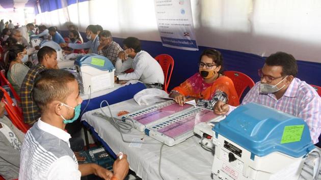 The first phase of polling in the Bihar polls for 71 seats on October 28 saw an electorate strength of nearly 11.5 million. (Santosh Kumar/HT file photo.) The first phase of polling in the Bihar polls for 71 seats on October 28 saw an electorate strength of nearly 11.5 million. (Santosh Kumar/HT file photo.)