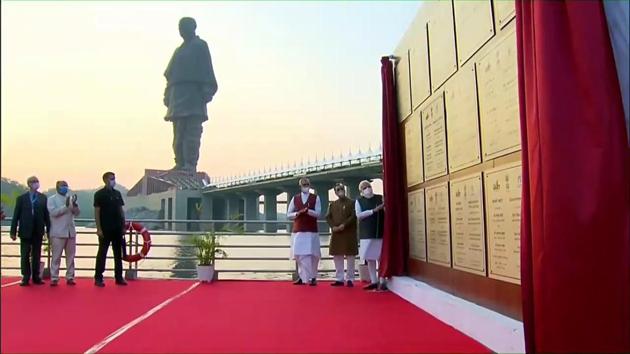 Prime minister Narendra Modi lays the foundation stone of various projects in Kevadia on Friday.(ANI)