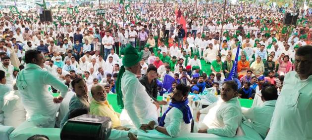 Indian National Lok Dal chief Om Prakash Chautala during a rally at Baroda village on Saturday. (HT PHOTO) Indian National Lok Dal chief Om Prakash Chautala during a rally at Baroda village on Saturday. (HT PHOTO)