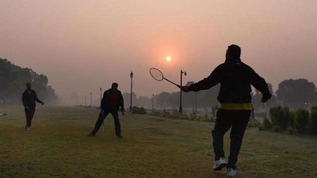 People play badminton near India Gate in New Delhi on October 29. Stubble burning in the neighbouring states is considered a contributer to the poor air in Delhi. On October 30 and 31, stubble burning incidents spotted in Punjab and Haryana were at the highest this season so far. (Arvind Yadav / HT Photo) People play badminton near India Gate in New Delhi on October 29. Stubble burning in the neighbouring states is considered a contributer to the poor air in Delhi. On October 30 and 31, stubble burning incidents spotted in Punjab and Haryana were at the highest this season so far. (Arvind Yadav / HT Photo)