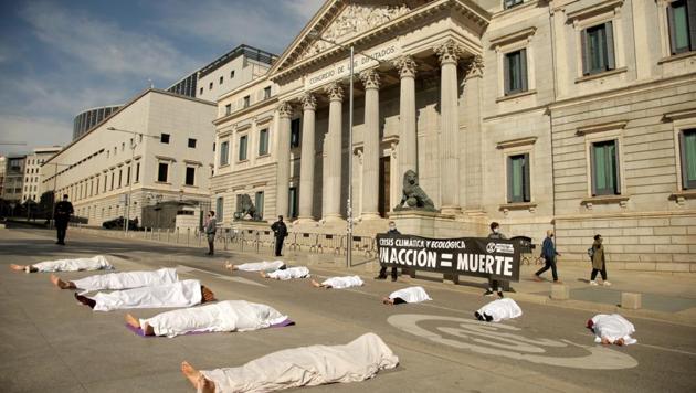 The two US Presidential candidates starkly vary in their perspective about America’s leadership and responsibilities in global climate efforts. In picture - Climate change activists from Extinction Rebellion stage a die-in protest outside the Congress of Deputies in Madrid, Spain. (Reuters | Representational image) The two US Presidential candidates starkly vary in their perspective about America’s leadership and responsibilities in global climate efforts. In picture - Climate change activists from Extinction Rebellion stage a die-in protest outside the Congress of Deputies in Madrid, Spain. (Reuters | Representational image)