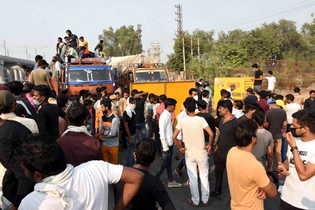 Family members of 21-year-old college student, who was allegedly shot dead outside her college yesterday, block Ballabhgarh-Sohna road during a protest, demanding justice for her, at Ballabgarh in Faridabad district. (Photo by Subhash Sharma / Hindustan Times) Family members of 21-year-old college student, who was allegedly shot dead outside her college yesterday, block Ballabhgarh-Sohna road during a protest, demanding justice for her, at Ballabgarh in Faridabad district. (Photo by Subhash Sharma / Hindustan Times)