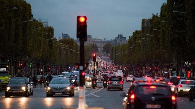 Traffic on the Champs Elysees, ahead of a national lockdown, in Paris, France, on Thursday, Oct. 29, 2020.(Bloomberg)