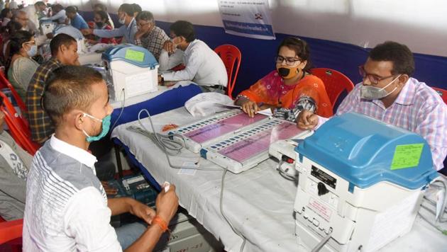 Electronic Voting Machine (EVM) sealing officers checking EVMs and Voter Verified Paper Audit Train (VVPATs) ahead of the second phase of Bihar Assembly Elections, at Bankipur Girls High School, in Patna, Bihar on Friday. (Santosh Kumar/HT Photo) Electronic Voting Machine (EVM) sealing officers checking EVMs and Voter Verified Paper Audit Train (VVPATs) ahead of the second phase of Bihar Assembly Elections, at Bankipur Girls High School, in Patna, Bihar on Friday. (Santosh Kumar/HT Photo)