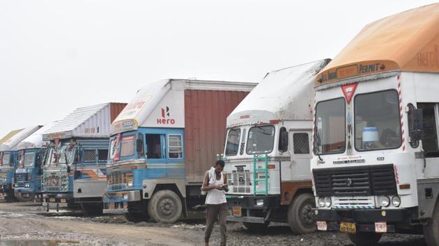 Mid-October with main festivals like Dussehra and Diwali lined up is the peak demand season and, as a result, a busy time for diesel-guzzling trucks hitting the roads to deliver everything from clothes to refrigerators.(Yogendra Kumar/HT file photo) Mid-October with main festivals like Dussehra and Diwali lined up is the peak demand season and, as a result, a busy time for diesel-guzzling trucks hitting the roads to deliver everything from clothes to refrigerators.(Yogendra Kumar/HT file photo)