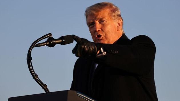 A Democratic surge of votes in cities and suburbs could quickly erase that narrow lead.(REUTERS) A Democratic surge of votes in cities and suburbs could quickly erase that narrow lead.(REUTERS)