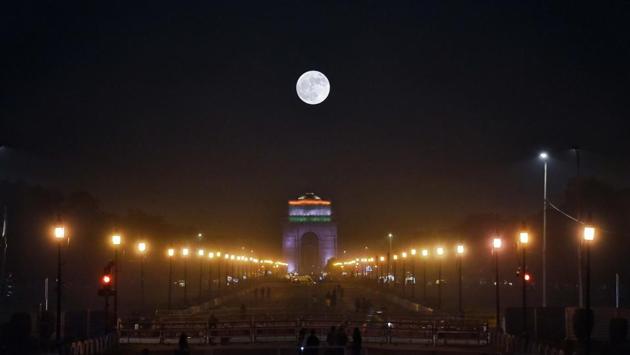 A double exposure image of the full moon with India Gate, in New Delhi on October 31. System of Air Quality and Weather Forecasting and Research (SAFAR) data showed that 3,471 farm fires were spotted over Punjab and Haryana, which accounted for 32% of Delhi’s PM2.5 (particulate matter with diameters less than 2.5 micrometres) levels. (ANI) A double exposure image of the full moon with India Gate, in New Delhi on October 31. System of Air Quality and Weather Forecasting and Research (SAFAR) data showed that 3,471 farm fires were spotted over Punjab and Haryana, which accounted for 32% of Delhi’s PM2.5 (particulate matter with diameters less than 2.5 micrometres) levels. (ANI)