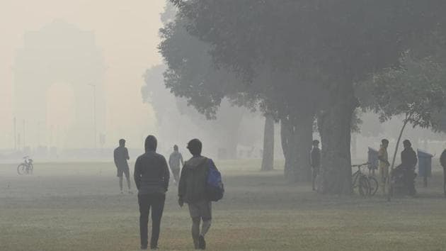 Delhi recorded a 24-hour average air quality index (AQI) of 293, which falls in the ‘poor’ category. (Arvind Yadav/HT PHOTO) Delhi recorded a 24-hour average air quality index (AQI) of 293, which falls in the ‘poor’ category. (Arvind Yadav/HT PHOTO)