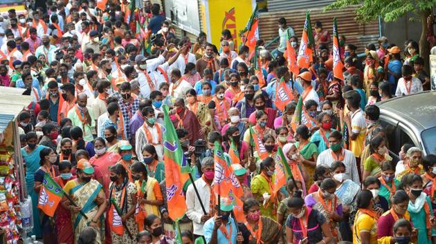 Bengaluru: BJP party workers and supporters campaign for the BJP candidate in Rajrajeshwari Nagar constituency Munirathna Naidu during an election campaign rally for by-polls.(PTI)