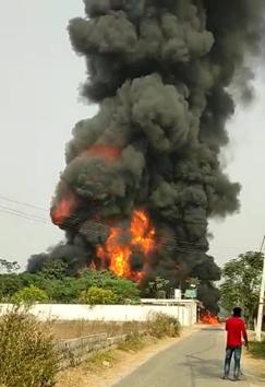 Smoke rising from a chemical factory after a fire broke out there in Dugri village, Payal tehsil, Ludhiana, on Monday. (HT Photo) Smoke rising from a chemical factory after a fire broke out there in Dugri village, Payal tehsil, Ludhiana, on Monday. (HT Photo)