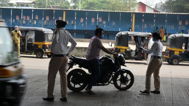 Traffic Police personnel direct commuters under Panvel Flyover in Navi Mumbai on October 24. Of the total Covid-19 infections, 17.51% cases in Maharashtra have been recorded in October, against 35.27% in September and 22.07% in August. (Bachchan Kumar / HT Photo)