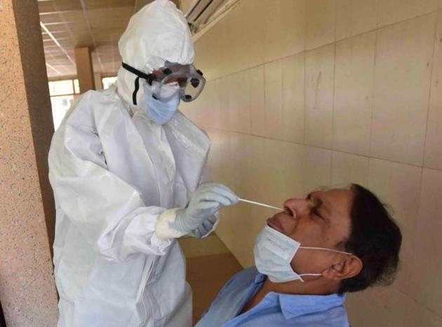 In other steps, he directed 24x7 testing facility to be made available at district hospitals, all fever/other symptomatic cases and those attending the flu corners to be tested with RT-PCR. (KESHAV SINGH/HT) In other steps, he directed 24x7 testing facility to be made available at district hospitals, all fever/other symptomatic cases and those attending the flu corners to be tested with RT-PCR. (KESHAV SINGH/HT)