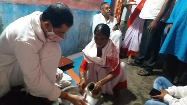 Newly appointed Congress in-charge for Assam Jitendra Singh at the residence of a tea-garden worker on Sunday. (Photo: Jitendra Singh/Twitter) Newly appointed Congress in-charge for Assam Jitendra Singh at the residence of a tea-garden worker on Sunday. (Photo: Jitendra Singh/Twitter)
