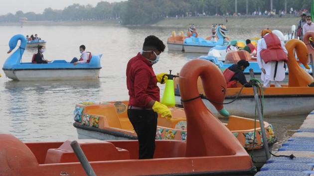 A worker sanitizes a boat at Sukhna Lake in Chandigarh on November 1. India continues to add a considerable tally to the coronavirus caseload, which according to the Union Ministry is a result of the peak of festive season – which has brought people out to the streets in violation of the basic code of Covid-19 safe behaviour. (Keshav Singh / HT Photo) A worker sanitizes a boat at Sukhna Lake in Chandigarh on November 1. India continues to add a considerable tally to the coronavirus caseload, which according to the Union Ministry is a result of the peak of festive season – which has brought people out to the streets in violation of the basic code of Covid-19 safe behaviour. (Keshav Singh / HT Photo)
