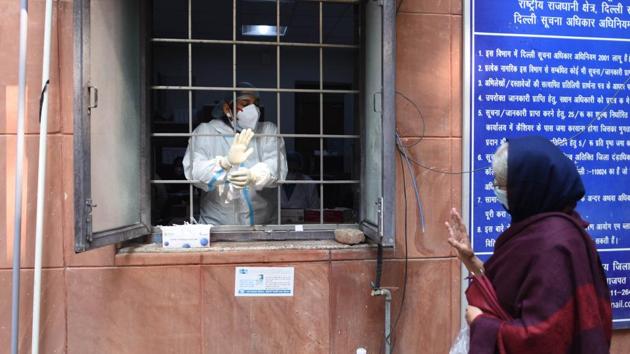 At a coronavirus testing centre in Amar Colony, New Delhi on November 2. According to the Health Ministry’s data updated on November 3, India’s active caseload of coronavirus disease stood at 6.55% of the total positive cases in the country. (Vipin Kumar / HT Photo)