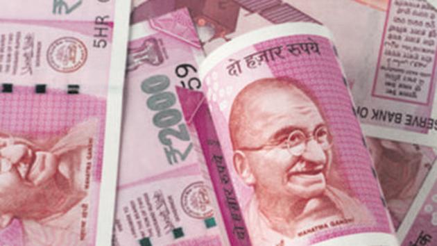 Despite the early bounce, Rupee appeared to struggle, even as the dollar remained broadly weak.(Getty Images/iStockphoto) Despite the early bounce, Rupee appeared to struggle, even as the dollar remained broadly weak.(Getty Images/iStockphoto)